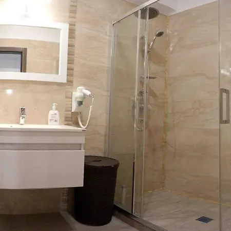 Apartment Swimming Pool & Waterfront Flat